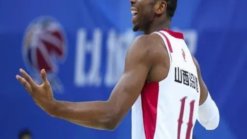 朱婷夺MVP，27分制胜助力女排3：0完胜诺瓦拉，决赛征途一马平川