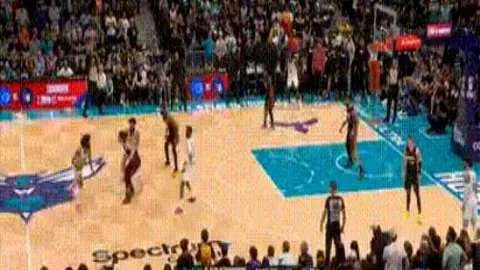 中国篮协祝贺王治郅入选FIBA名人堂，成为第五位获此殊荣的球